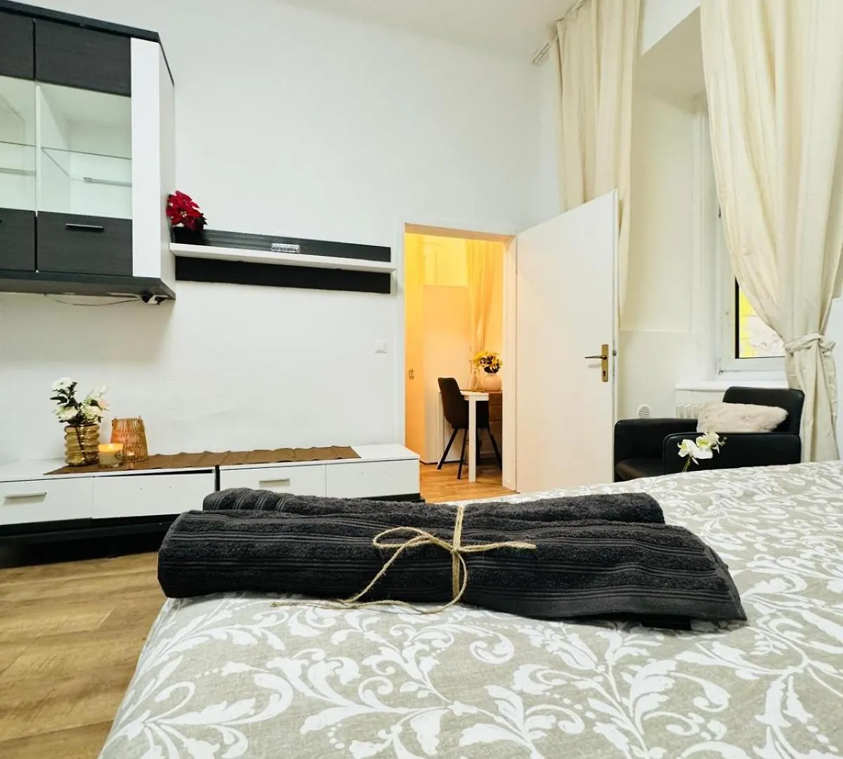 5Br Apartment, Only 10Min Walk To Matzleinsdorfer Platz Vienna Austria