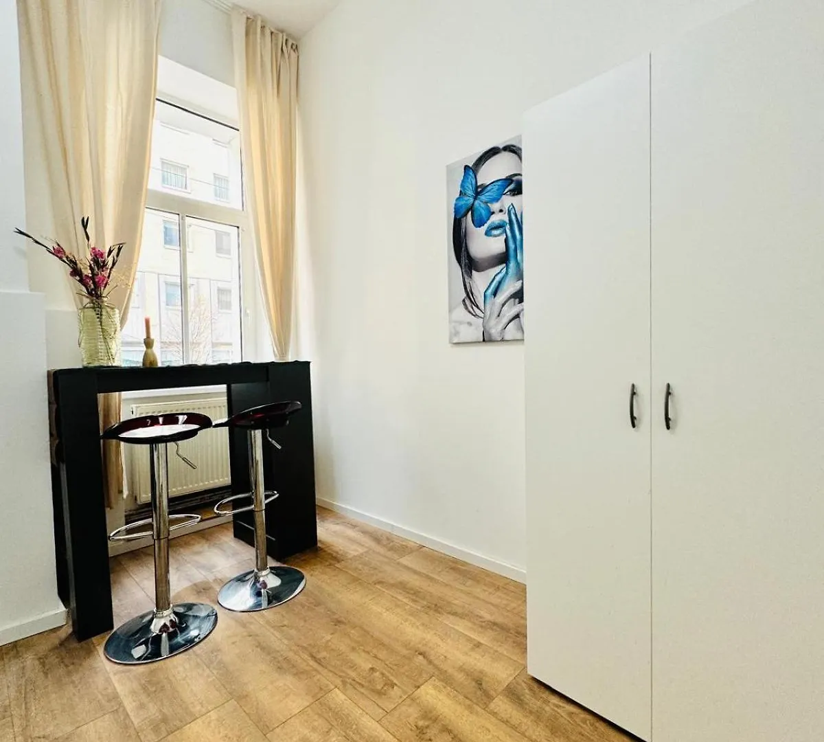 Apartment 5Br Apartment, Only 10Min Walk To Matzleinsdorfer Platz Vienna