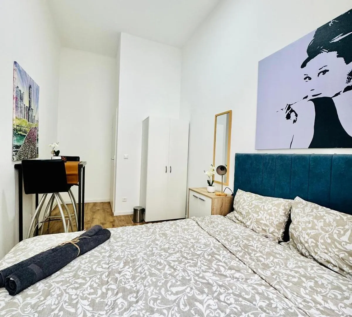 5Br Apartment, Only 10Min Walk To Matzleinsdorfer Platz Vienna 0*,  Austria